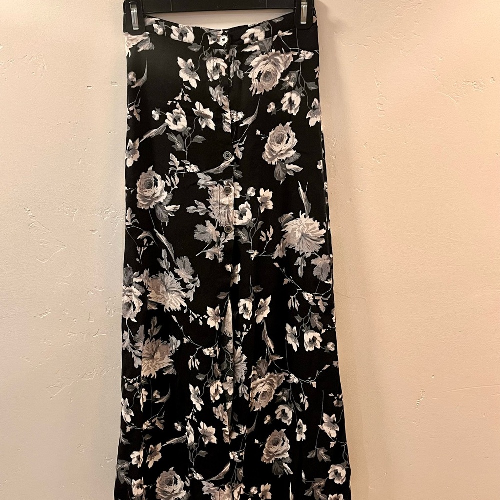 Wild Fable Floral Black,White,Grey Women's Skirt with front slit